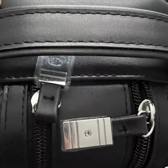 DIOR Men's Double Compartment Toiletry Travel Bag | BLACK NAVY BLUE | NEW!!🖤✔️ - Picture 7 of 14